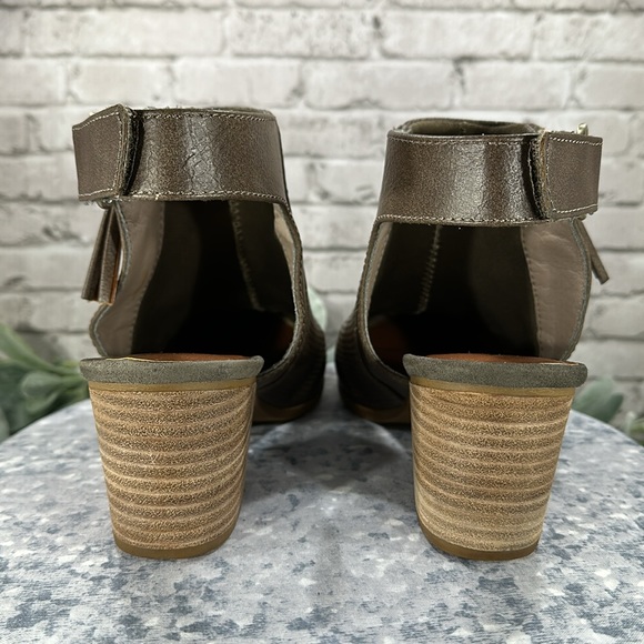 BareTraps Noelani Dark Olive Perforated Round Toe Ankle Booties WMS 9M🌟EUC🌟 - Picture 6 of 11